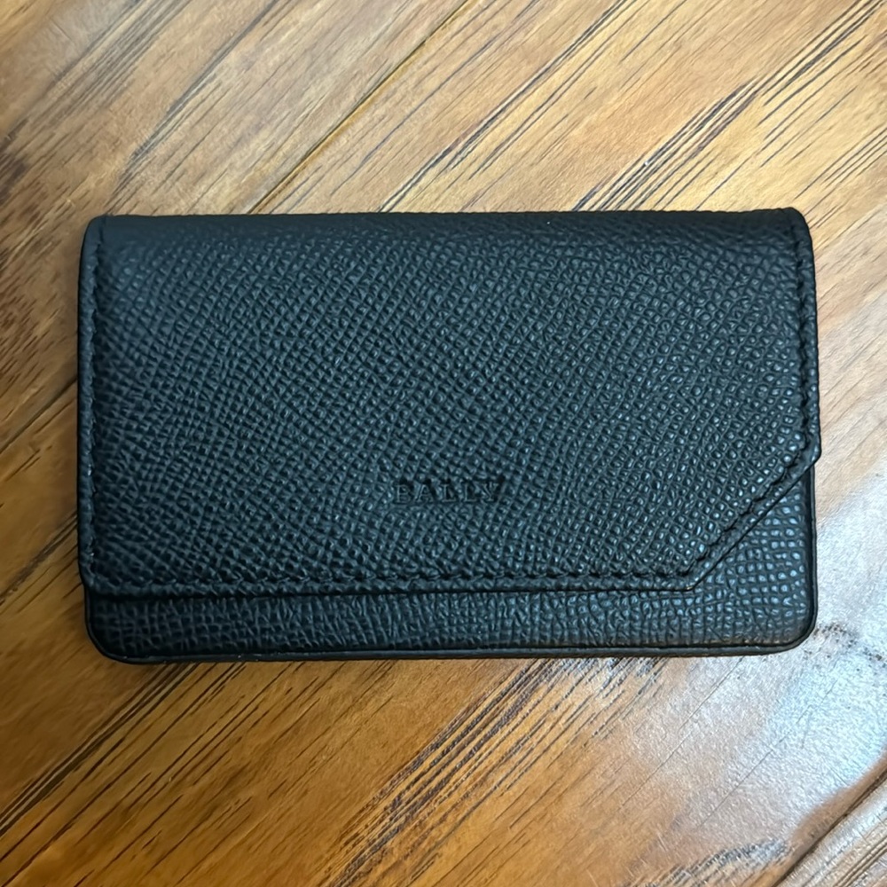 Bally magnetic car case